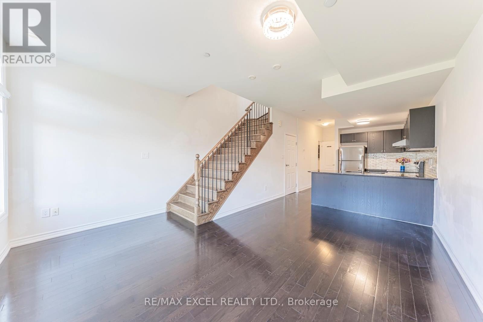 












8 - 39 DREWRY AVENUE

,
Toronto (Newtonbrook West),




Ontario
M2M0B4

