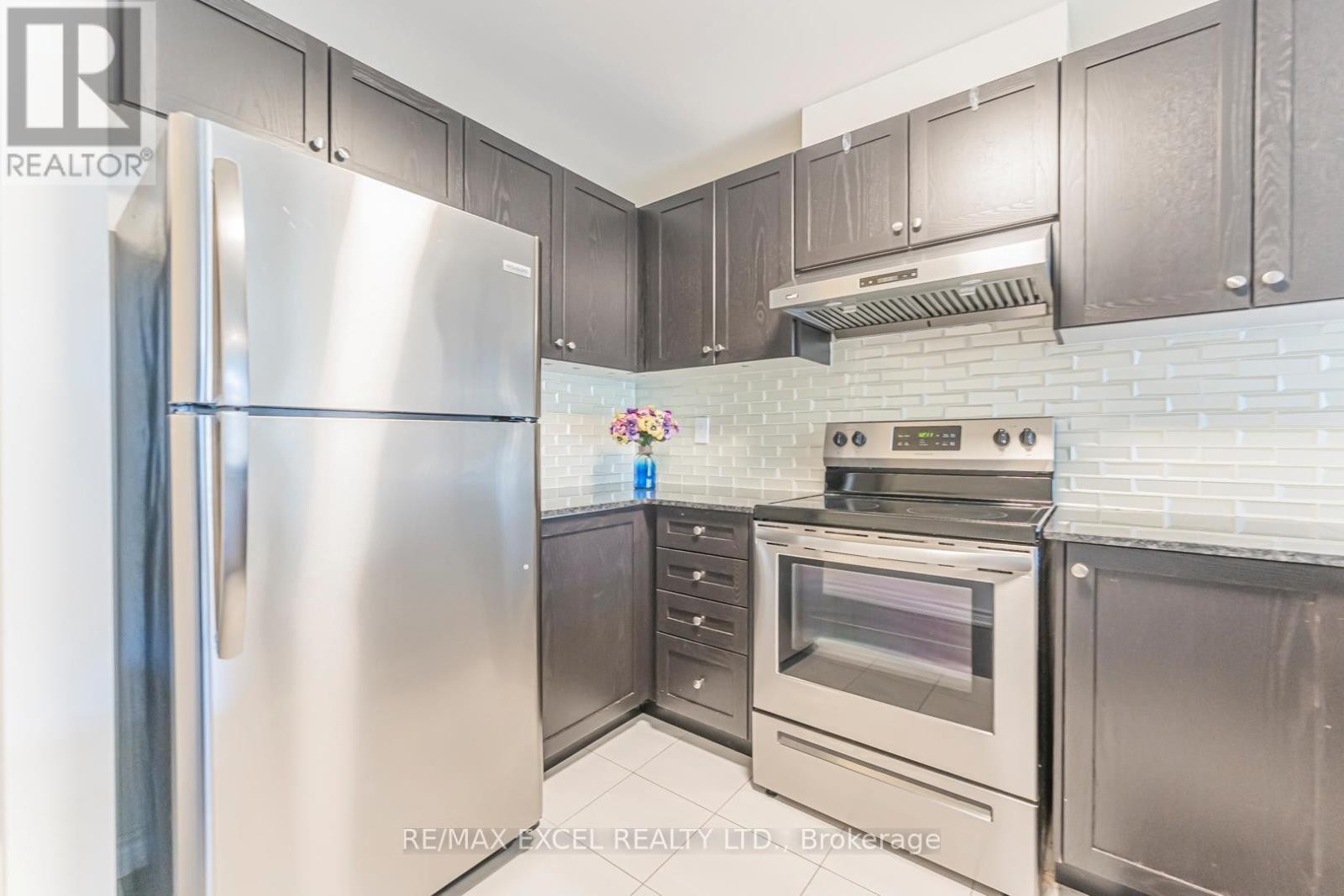 












8 - 39 DREWRY AVENUE

,
Toronto (Newtonbrook West),




Ontario
M2M0B4

