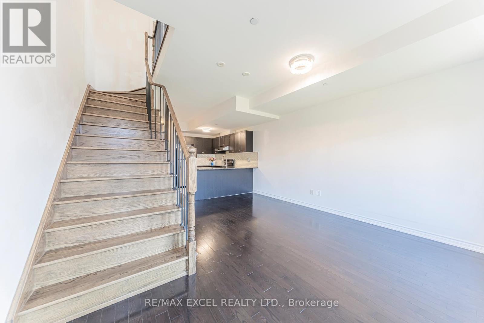 












8 - 39 DREWRY AVENUE

,
Toronto (Newtonbrook West),




Ontario
M2M0B4

