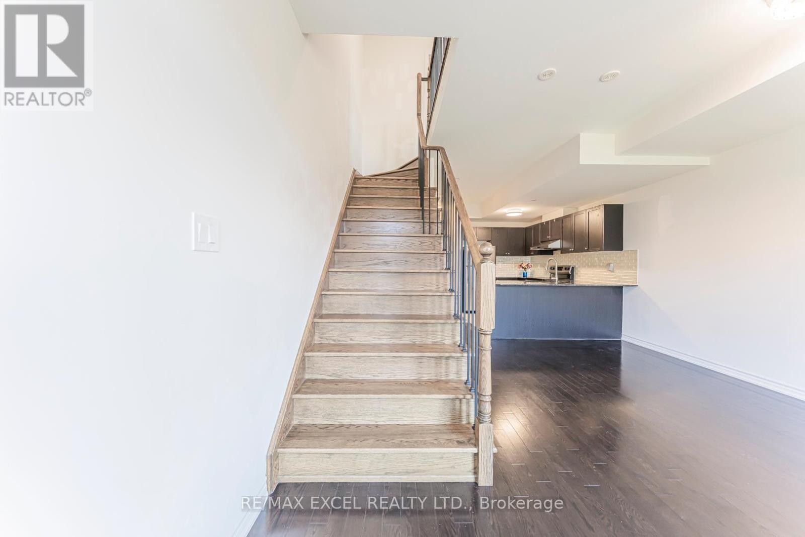 












8 - 39 DREWRY AVENUE

,
Toronto (Newtonbrook West),




Ontario
M2M0B4

