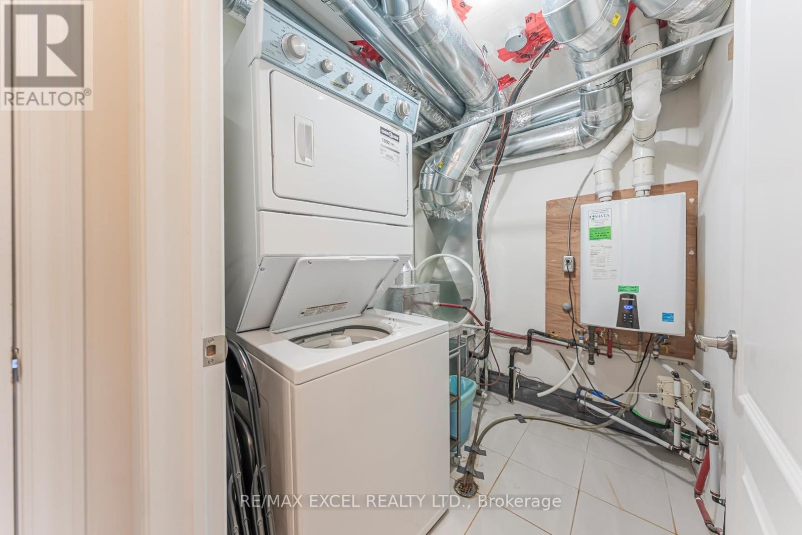 












8 - 39 DREWRY AVENUE

,
Toronto (Newtonbrook West),




Ontario
M2M0B4

