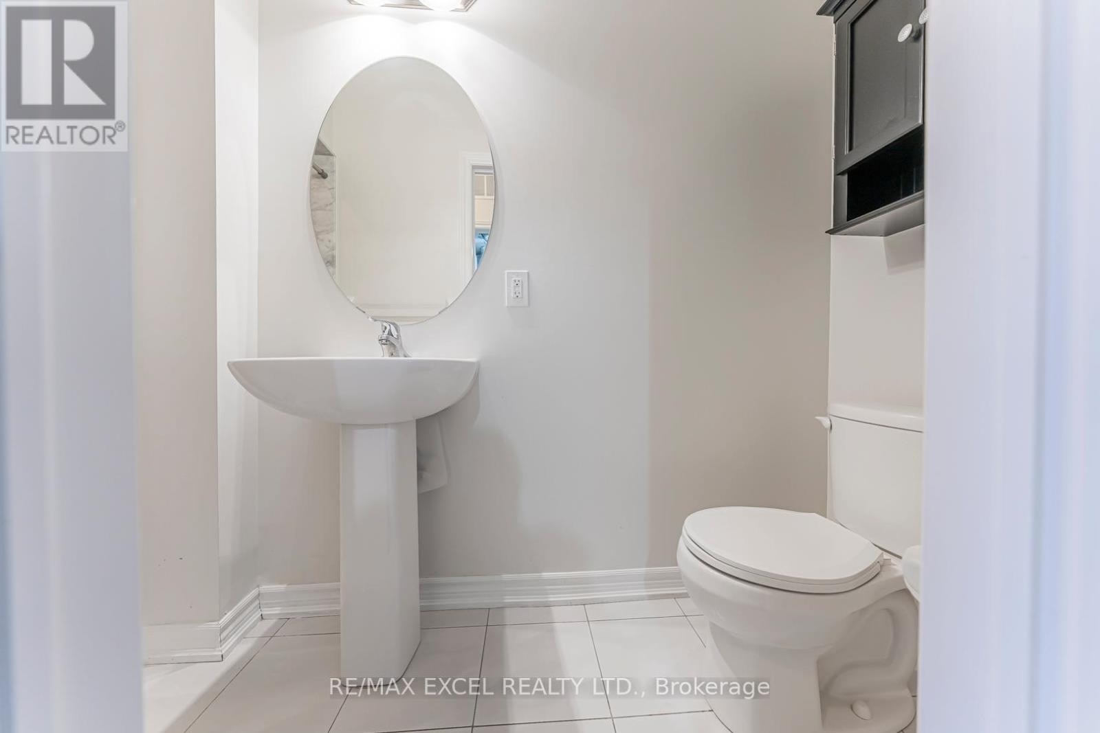 












8 - 39 DREWRY AVENUE

,
Toronto (Newtonbrook West),




Ontario
M2M0B4

