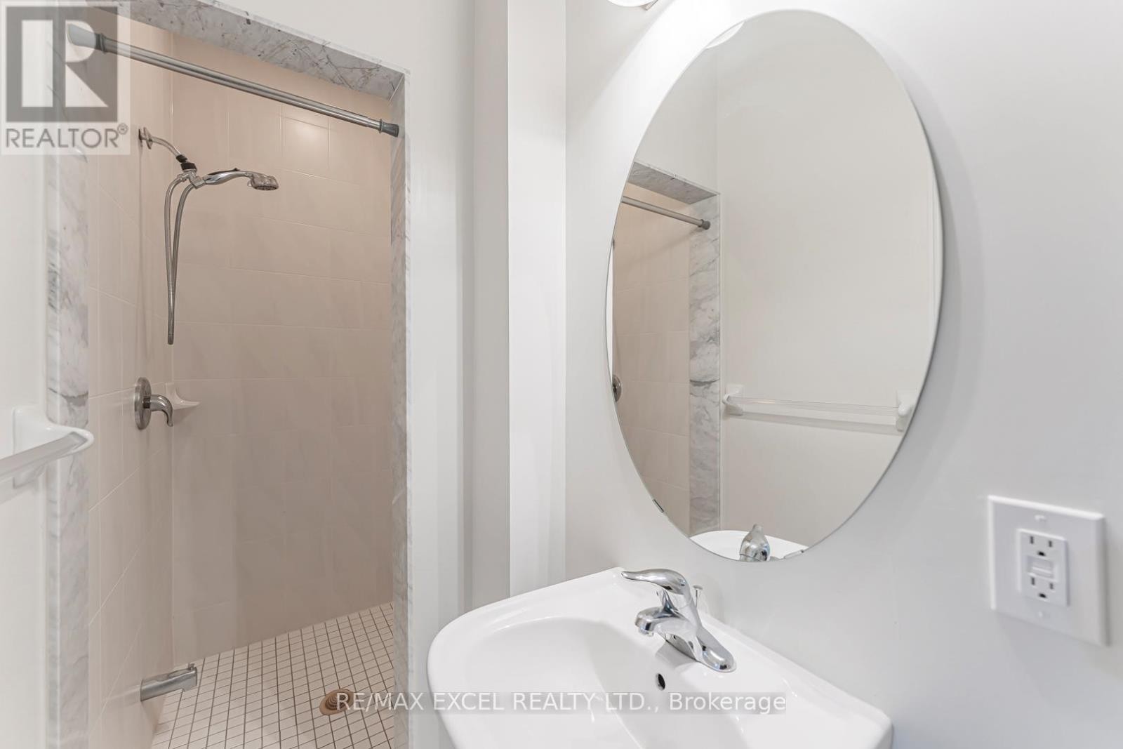 












8 - 39 DREWRY AVENUE

,
Toronto (Newtonbrook West),




Ontario
M2M0B4

