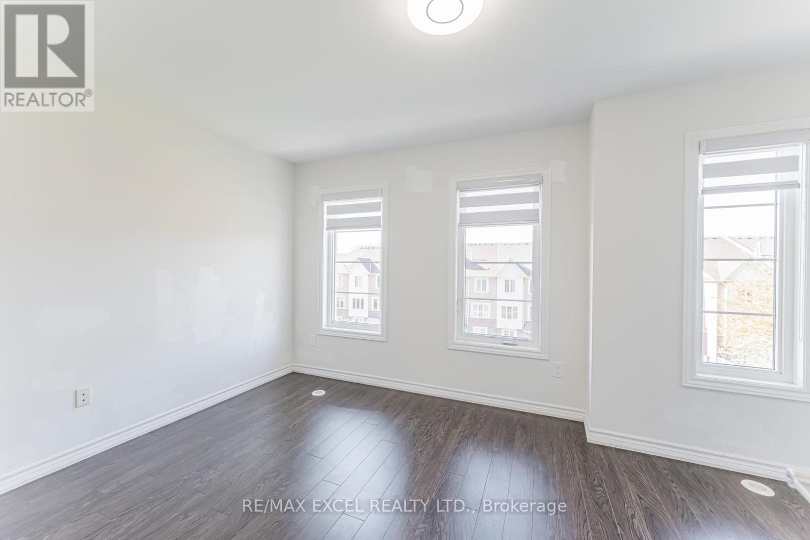 












8 - 39 DREWRY AVENUE

,
Toronto (Newtonbrook West),




Ontario
M2M0B4

