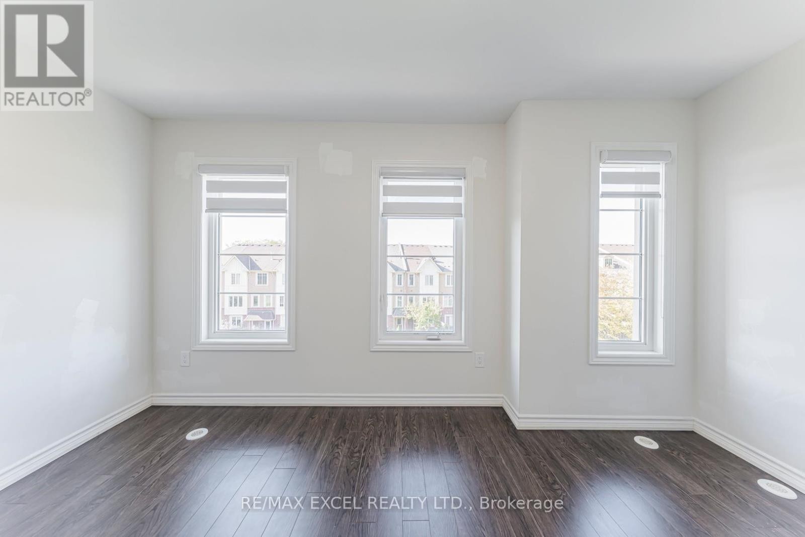 












8 - 39 DREWRY AVENUE

,
Toronto (Newtonbrook West),




Ontario
M2M0B4

