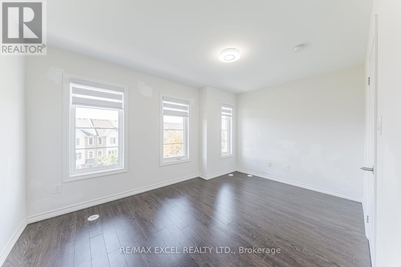 












8 - 39 DREWRY AVENUE

,
Toronto (Newtonbrook West),




Ontario
M2M0B4

