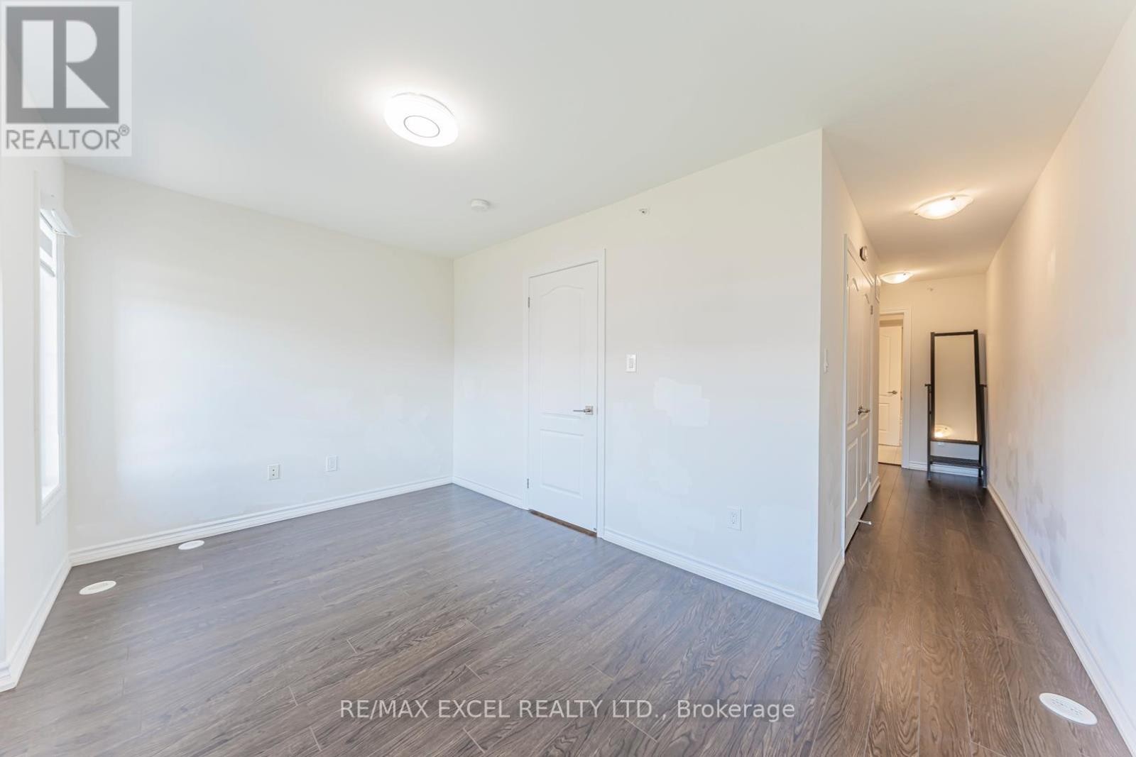 












8 - 39 DREWRY AVENUE

,
Toronto (Newtonbrook West),




Ontario
M2M0B4

