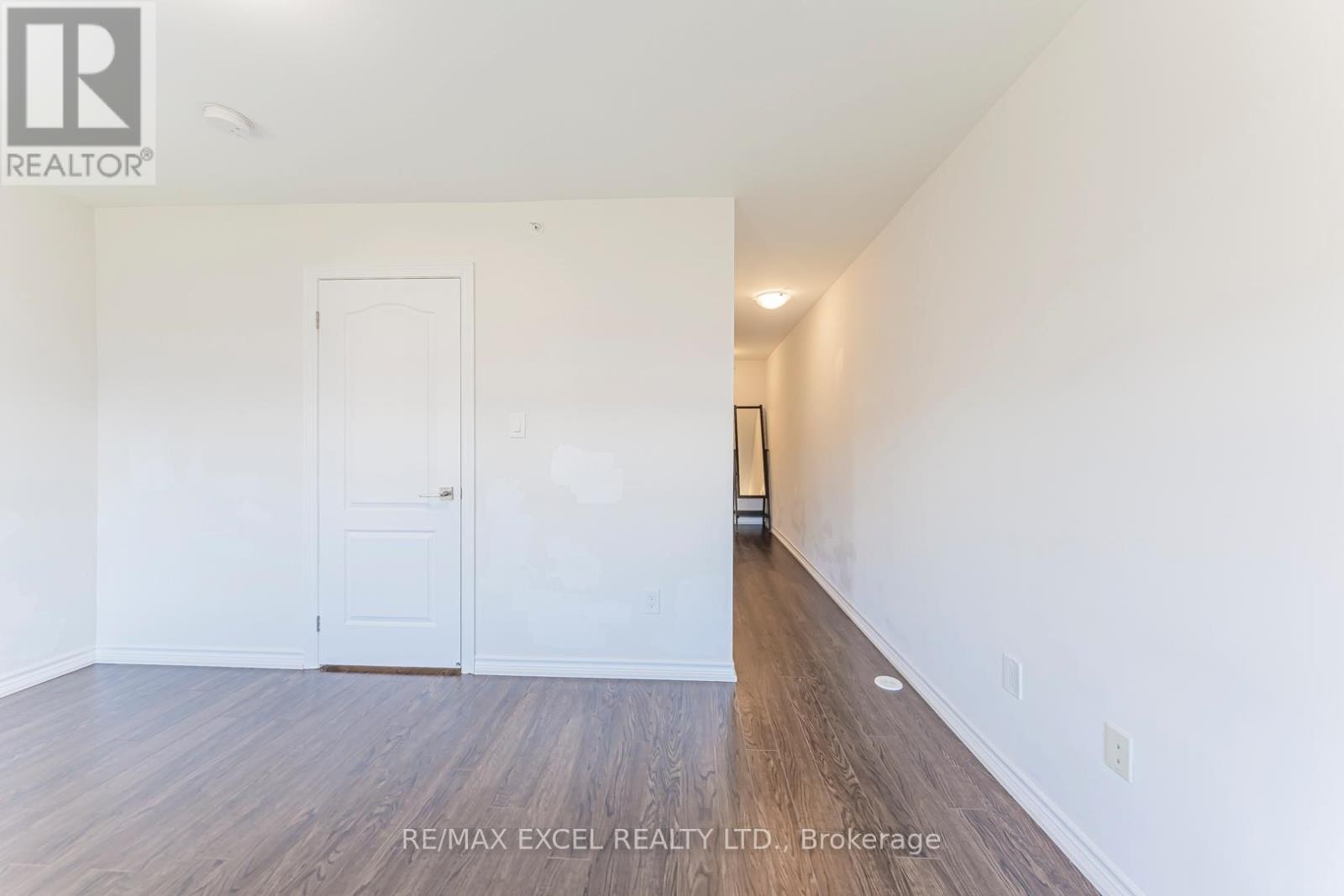 












8 - 39 DREWRY AVENUE

,
Toronto (Newtonbrook West),




Ontario
M2M0B4

