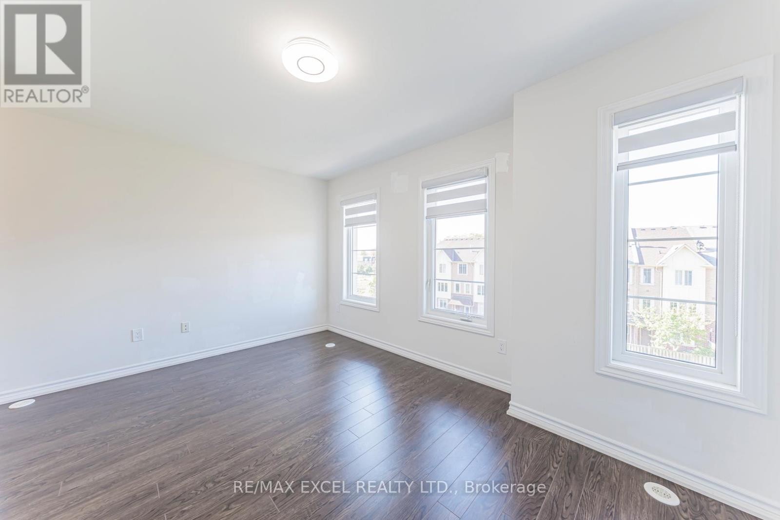 












8 - 39 DREWRY AVENUE

,
Toronto (Newtonbrook West),




Ontario
M2M0B4

