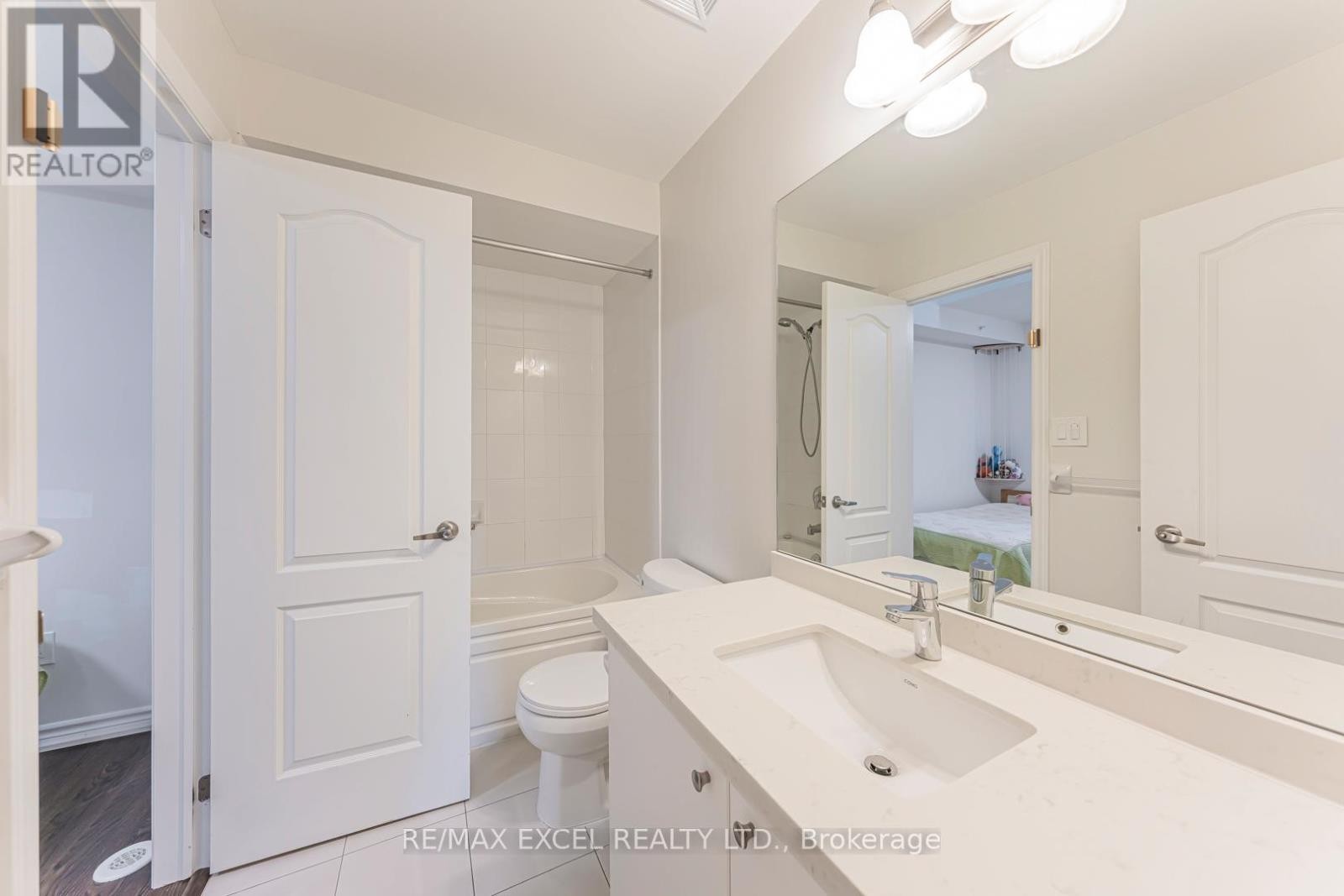 












8 - 39 DREWRY AVENUE

,
Toronto (Newtonbrook West),




Ontario
M2M0B4

