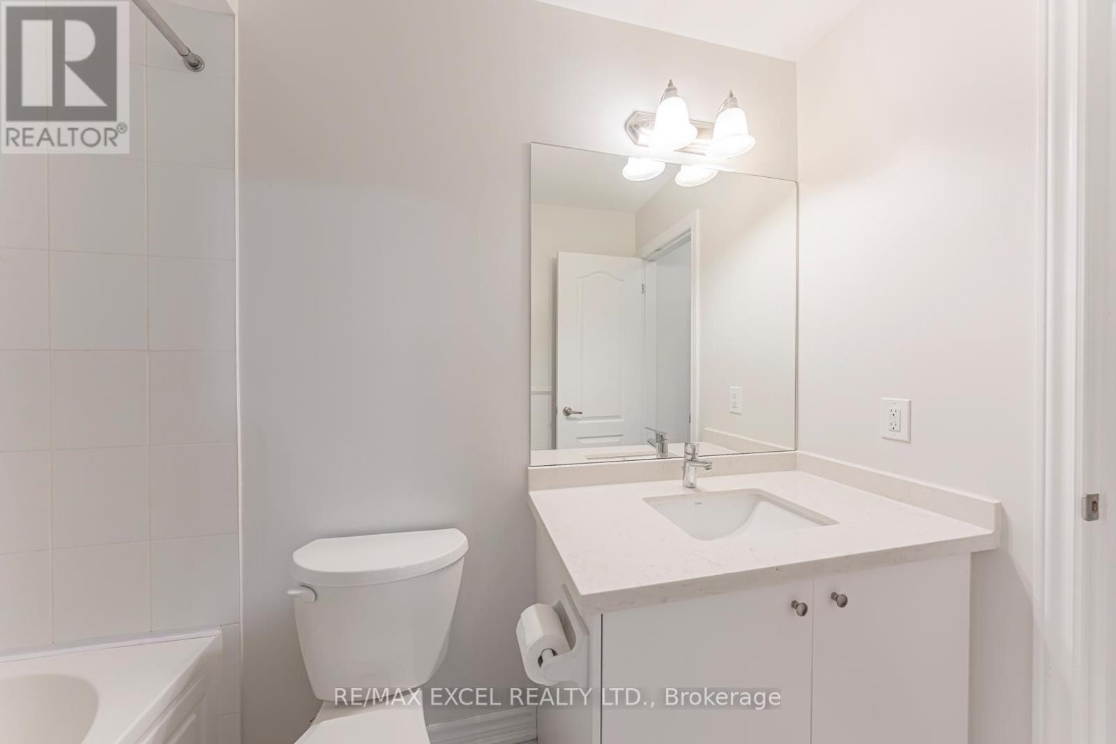 












8 - 39 DREWRY AVENUE

,
Toronto (Newtonbrook West),




Ontario
M2M0B4

