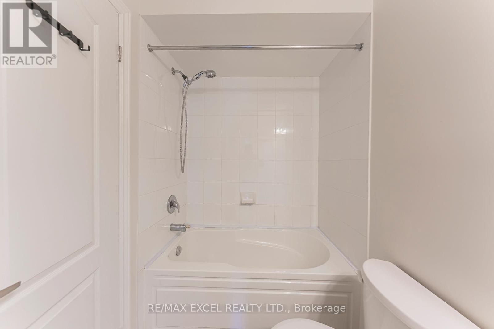 












8 - 39 DREWRY AVENUE

,
Toronto (Newtonbrook West),




Ontario
M2M0B4

