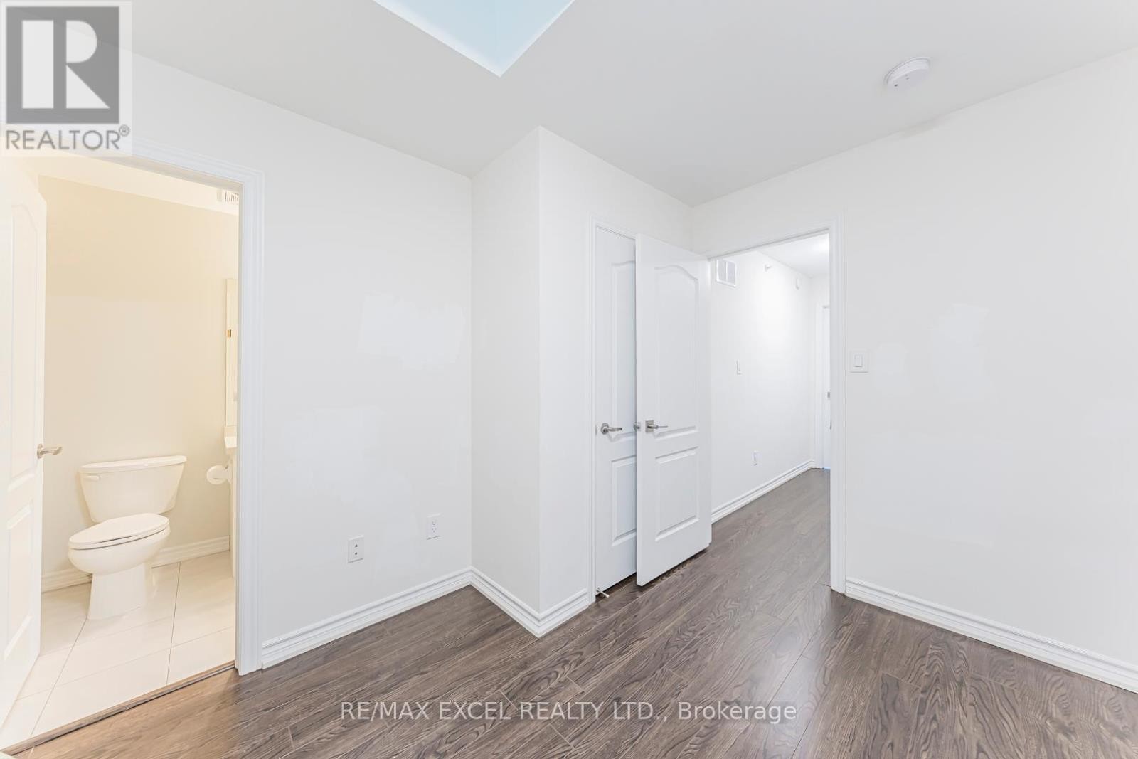 












8 - 39 DREWRY AVENUE

,
Toronto (Newtonbrook West),




Ontario
M2M0B4

