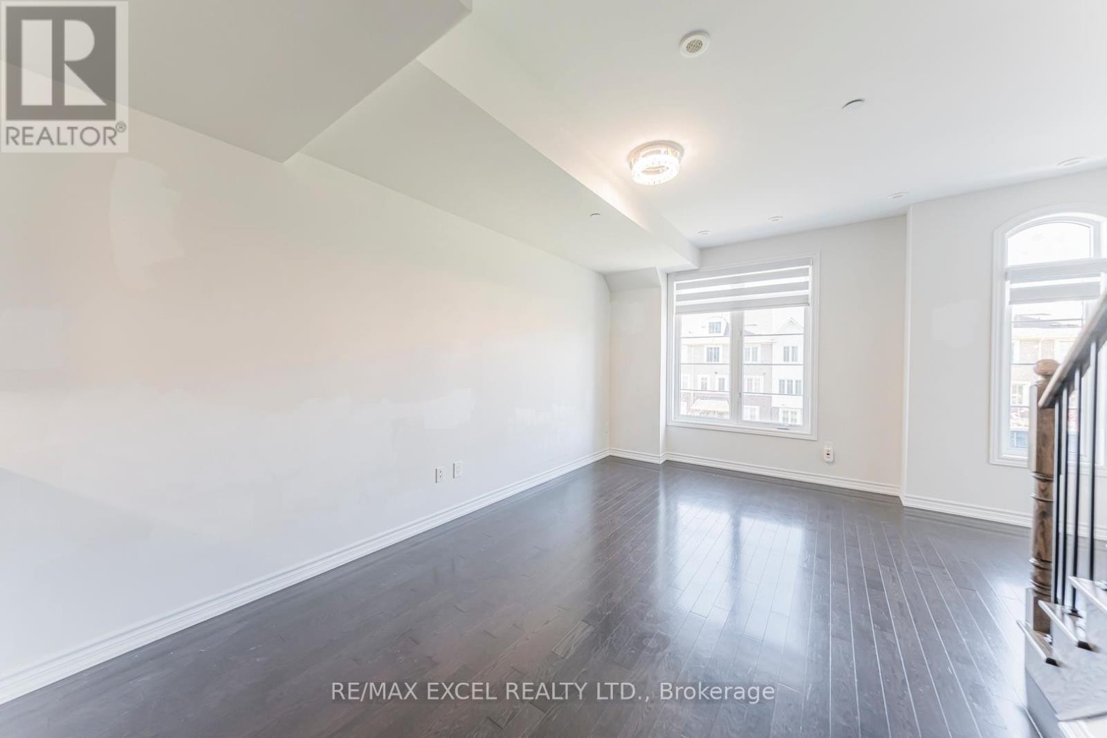 












8 - 39 DREWRY AVENUE

,
Toronto (Newtonbrook West),




Ontario
M2M0B4

