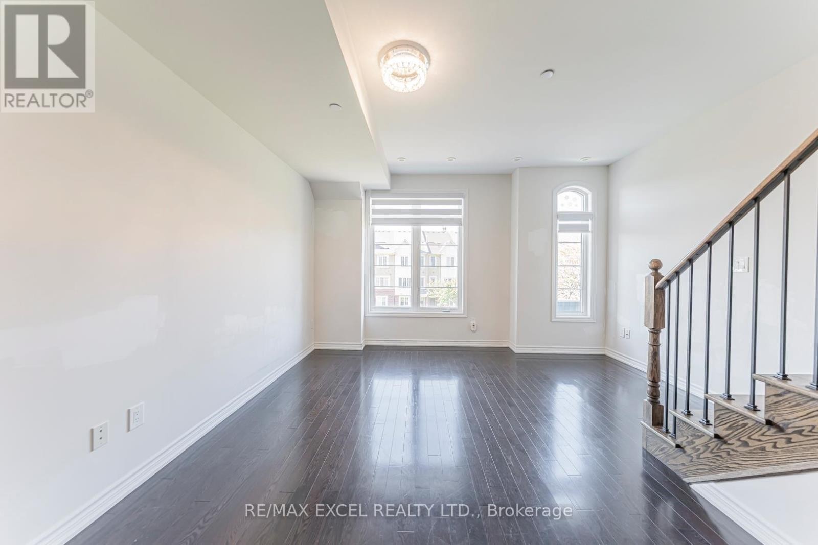 












8 - 39 DREWRY AVENUE

,
Toronto (Newtonbrook West),




Ontario
M2M0B4

