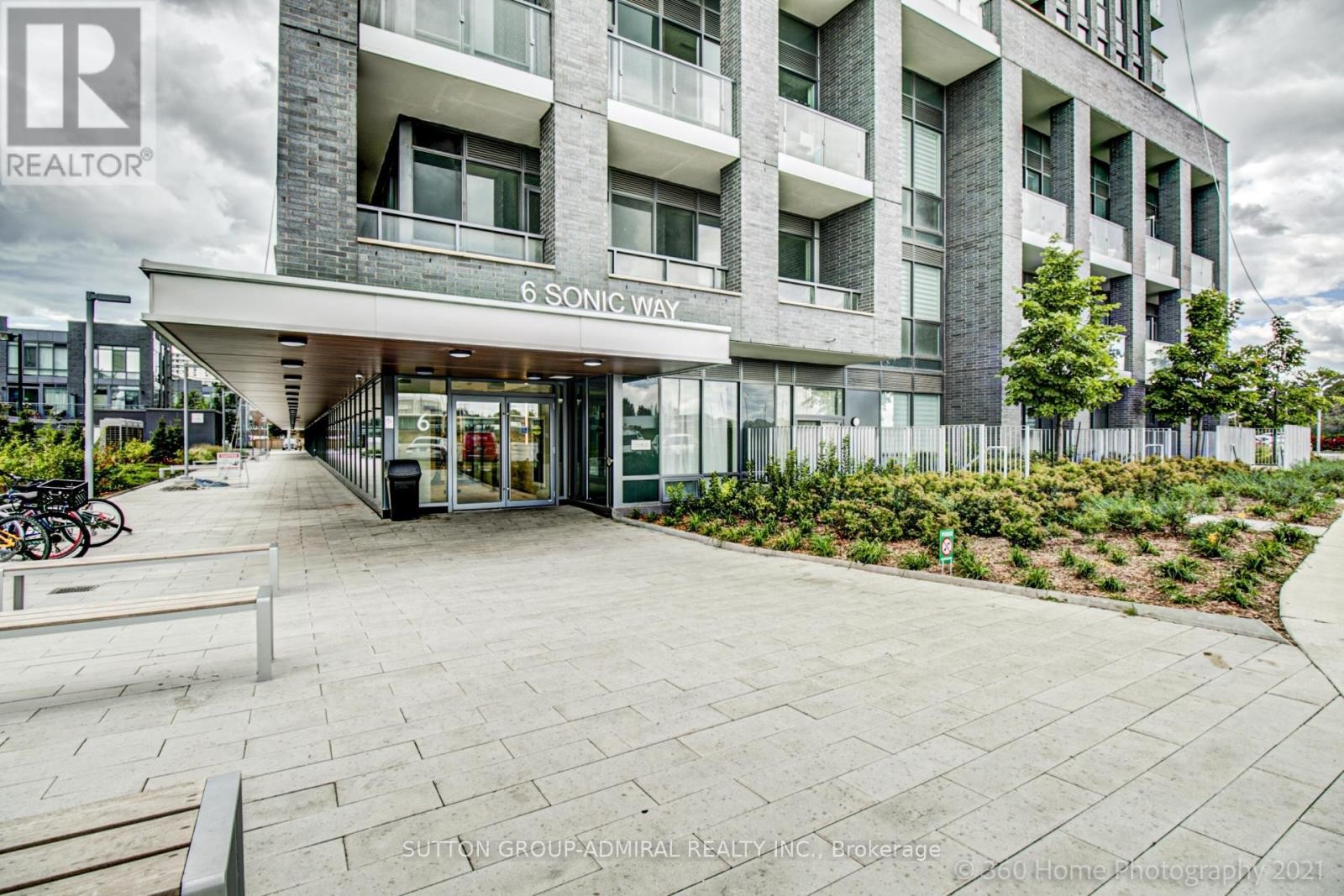 












910 - 6 SONIC WAY W

,
Toronto (Flemingdon Park),




Ontario
M3S0P1

