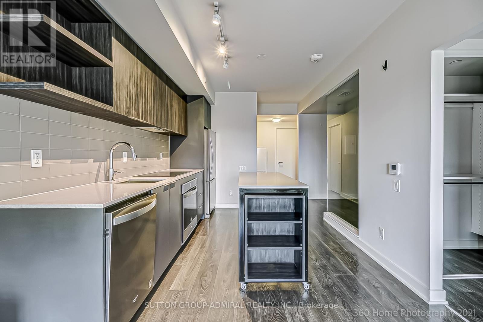 












910 - 6 SONIC WAY W

,
Toronto (Flemingdon Park),




Ontario
M3S0P1

