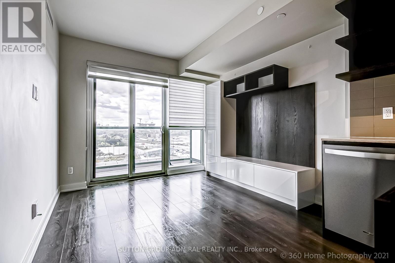 












910 - 6 SONIC WAY W

,
Toronto (Flemingdon Park),




Ontario
M3S0P1

