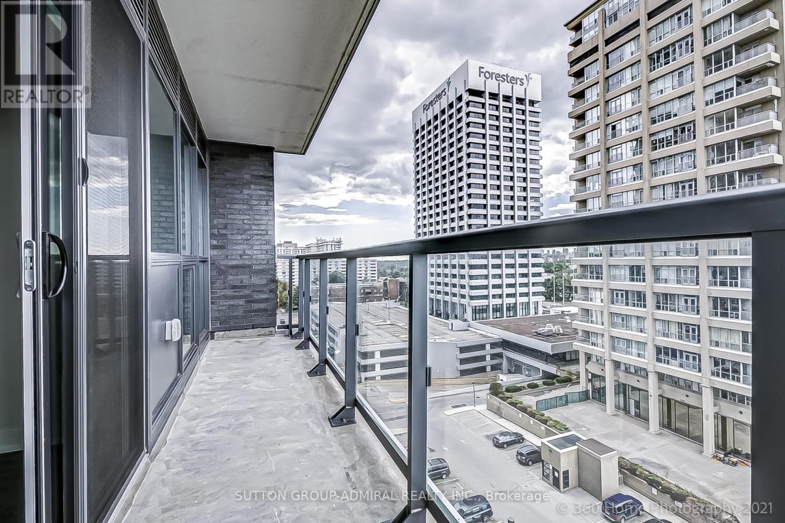 












910 - 6 SONIC WAY W

,
Toronto (Flemingdon Park),




Ontario
M3S0P1

