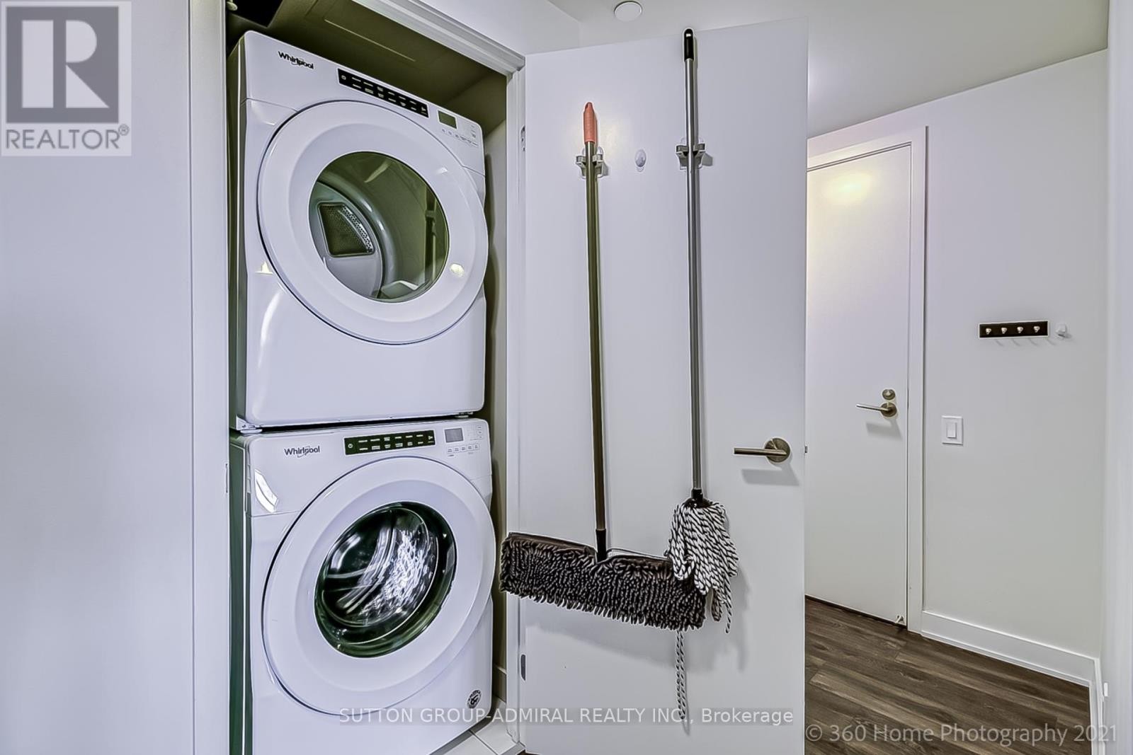 












910 - 6 SONIC WAY W

,
Toronto (Flemingdon Park),




Ontario
M3S0P1

