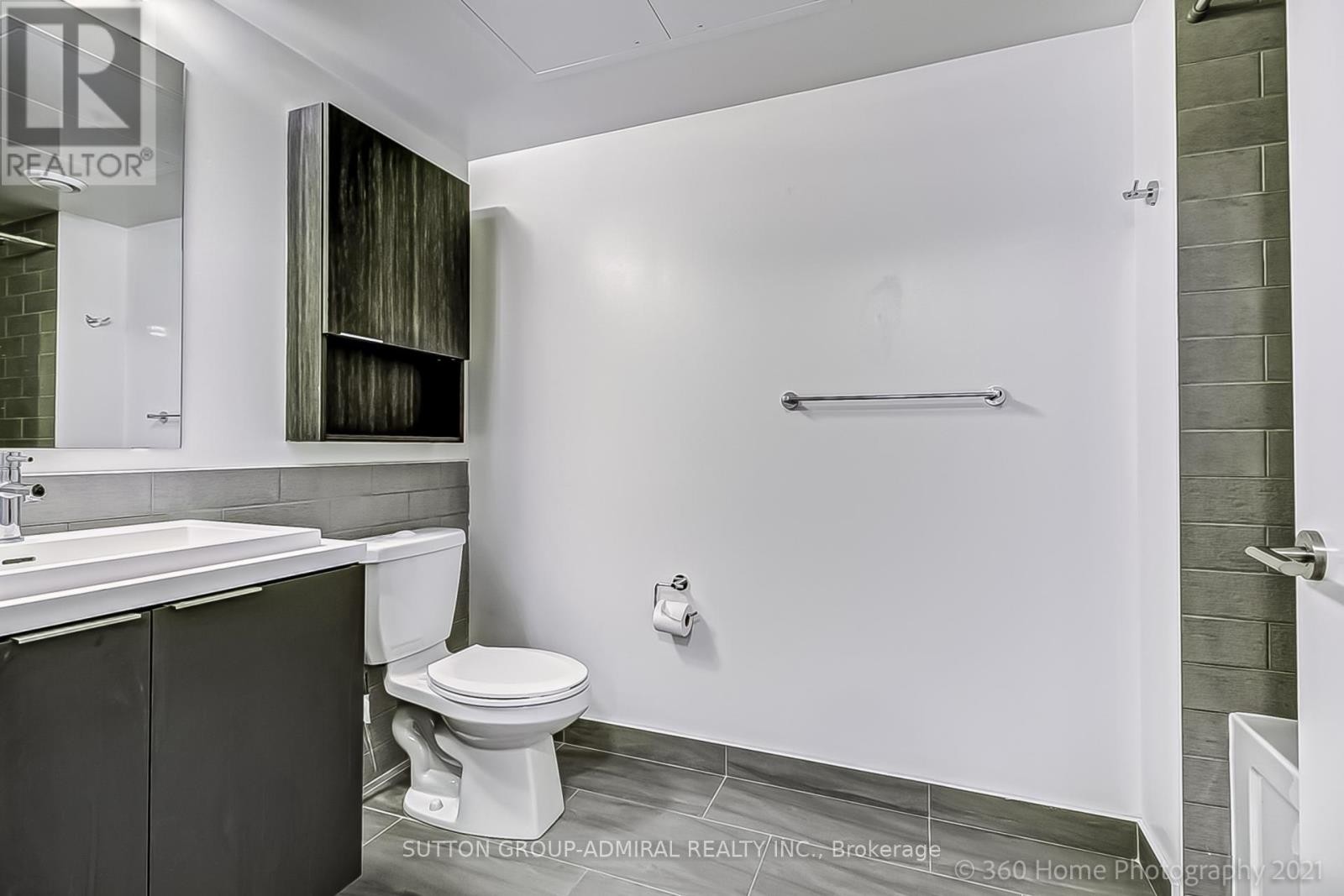 












910 - 6 SONIC WAY W

,
Toronto (Flemingdon Park),




Ontario
M3S0P1

