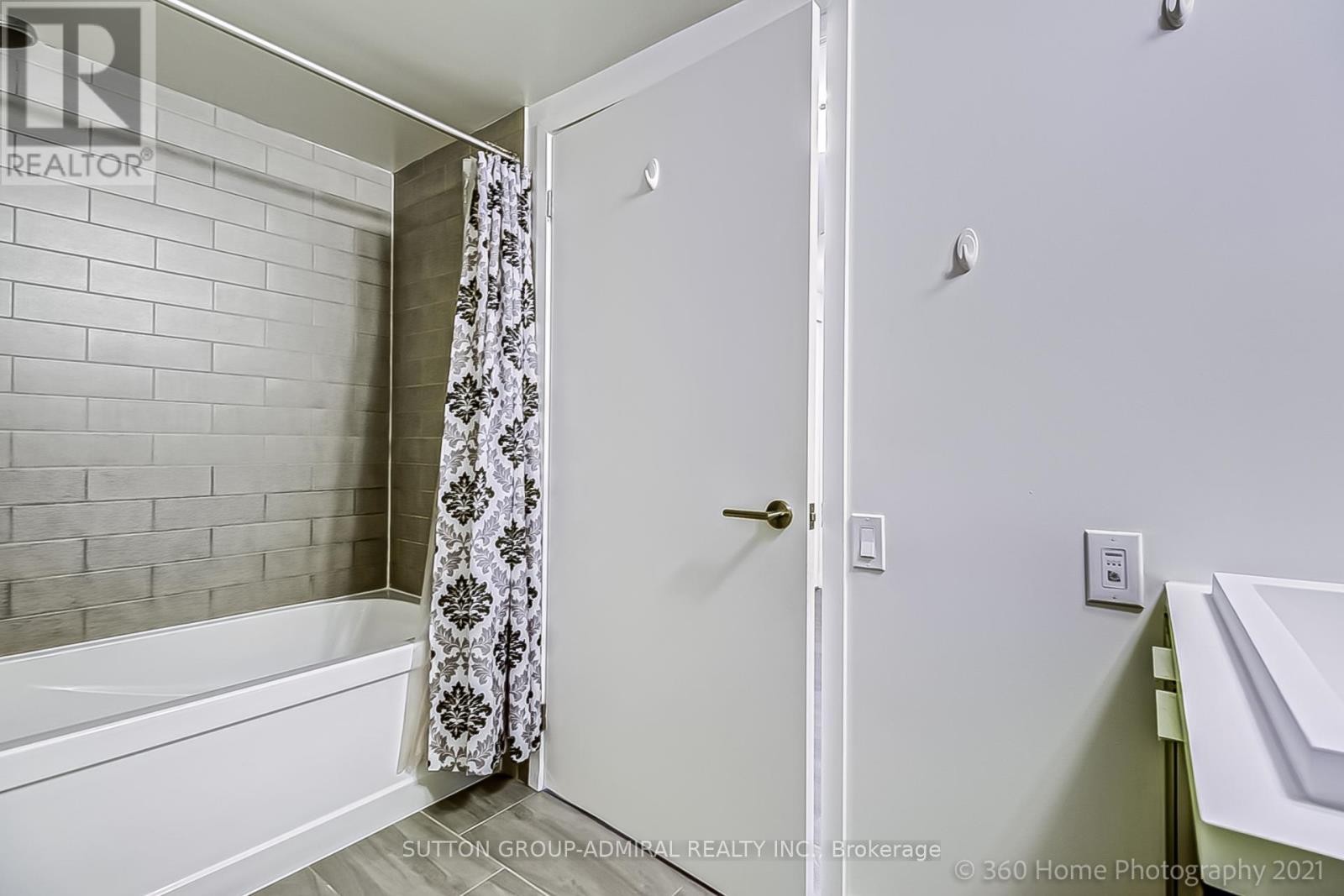 












910 - 6 SONIC WAY W

,
Toronto (Flemingdon Park),




Ontario
M3S0P1

