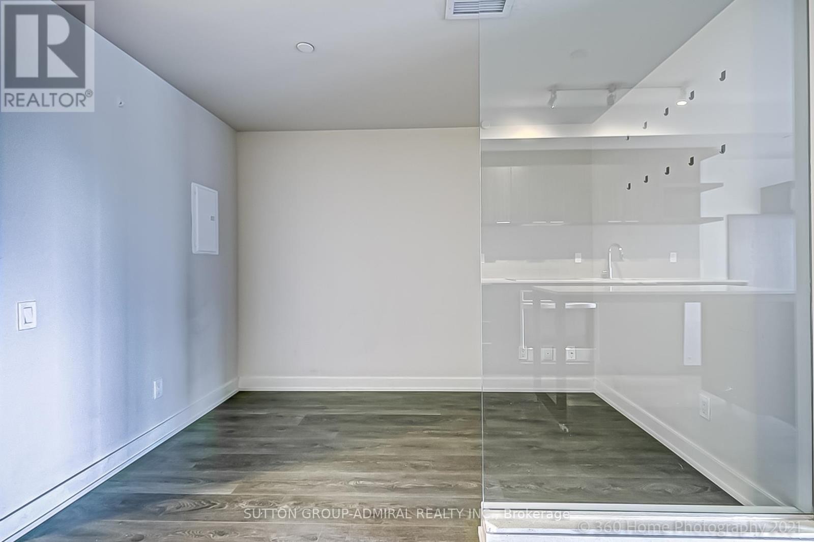 












910 - 6 SONIC WAY W

,
Toronto (Flemingdon Park),




Ontario
M3S0P1

