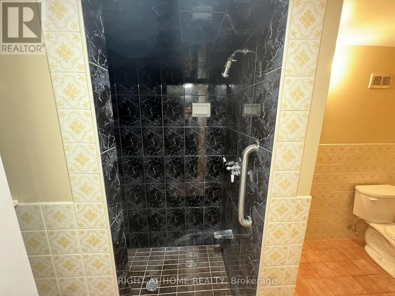 












9 DEWLANE DRIVE

,
Toronto (Newtonbrook West),




Ontario
M2R2P7

