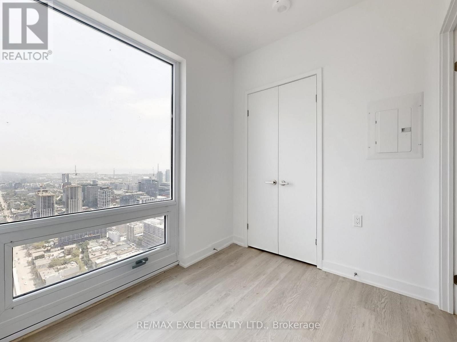 












5103 - 88 QUEEN STREET E

,
Toronto (Church-Yonge Corridor),




Ontario
M5C0B6

