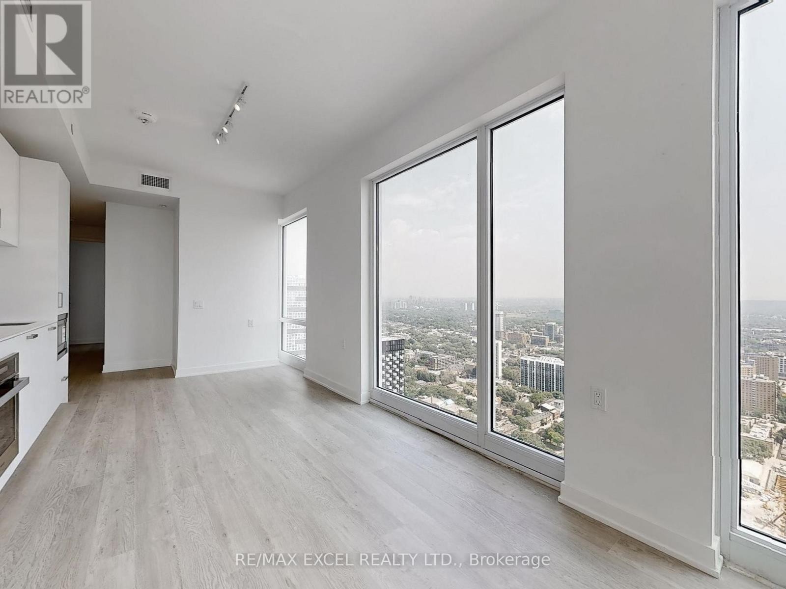 












5103 - 88 QUEEN STREET E

,
Toronto (Church-Yonge Corridor),




Ontario
M5C0B6

