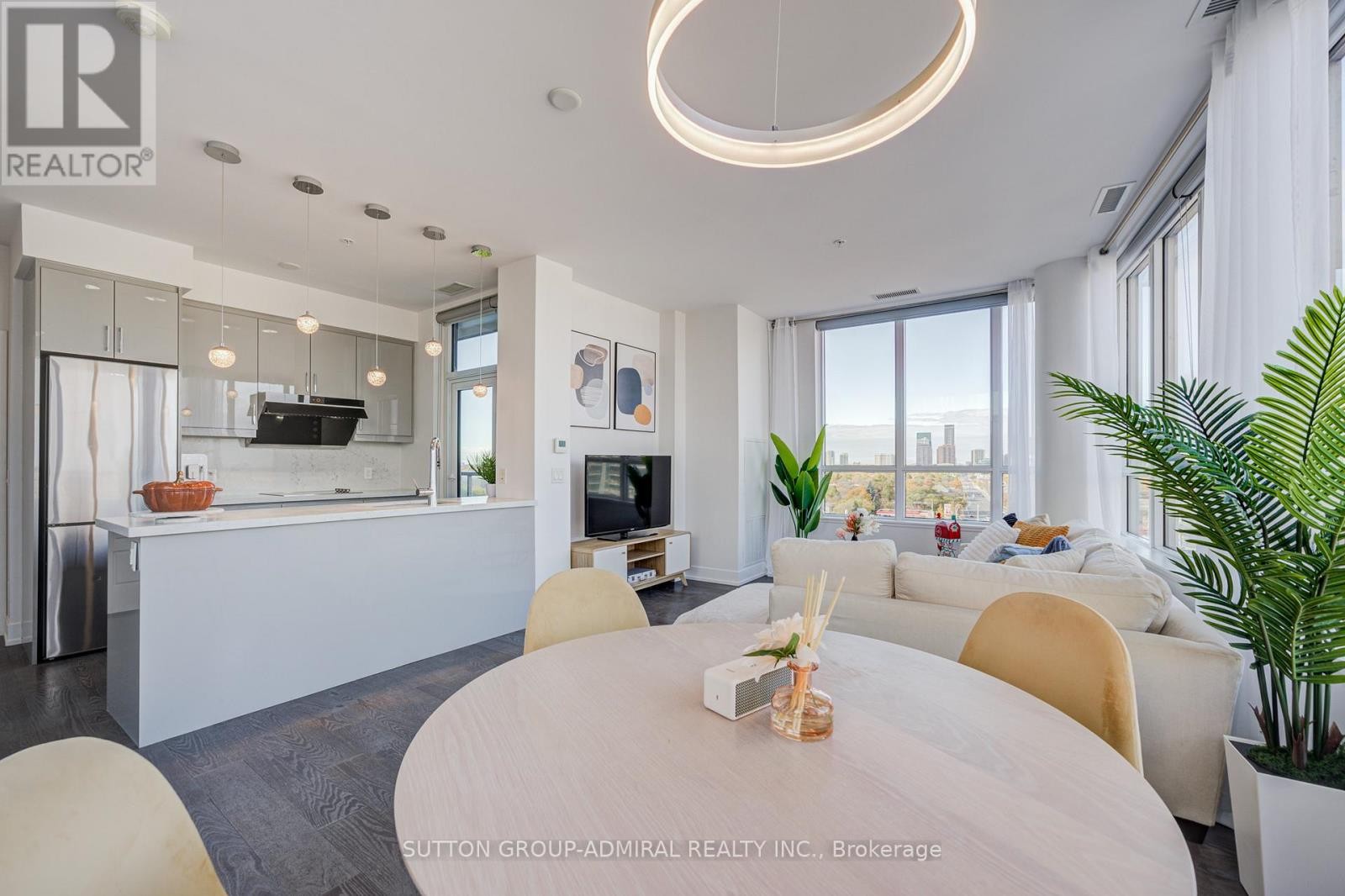 












912 - 7 KENASTON GARDENS

,
Toronto (Bayview Village),




Ontario
M2K1G7

