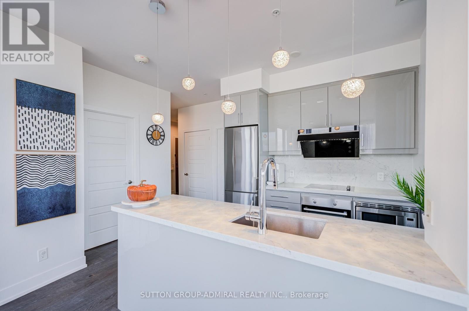 












912 - 7 KENASTON GARDENS

,
Toronto (Bayview Village),




Ontario
M2K1G7

