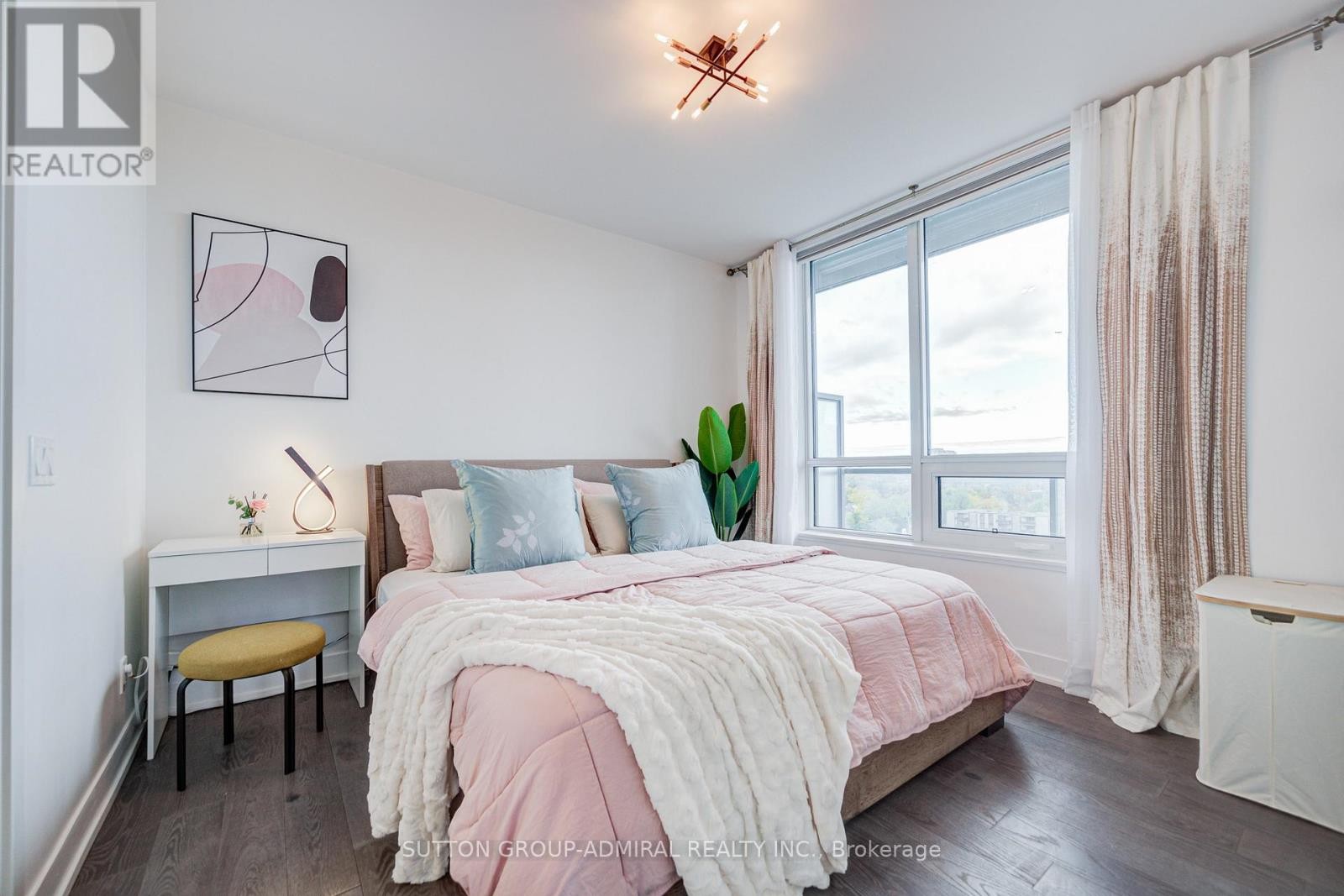 












912 - 7 KENASTON GARDENS

,
Toronto (Bayview Village),




Ontario
M2K1G7

