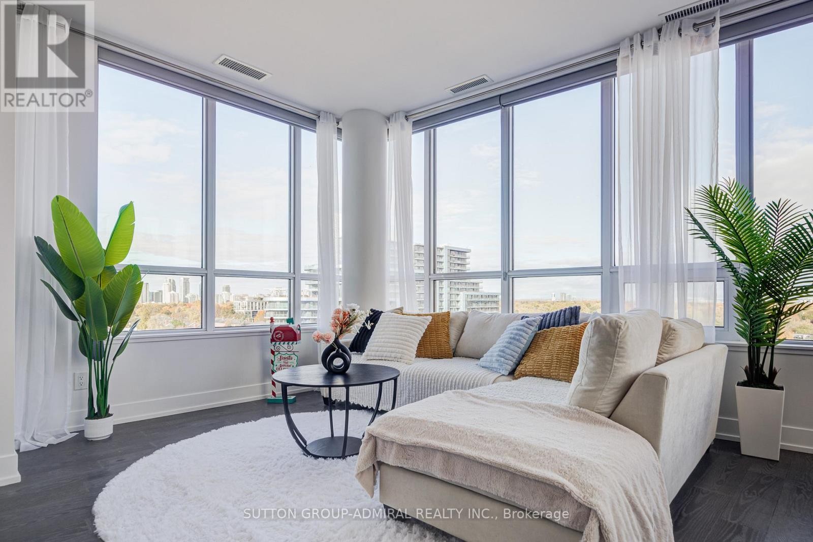 












912 - 7 KENASTON GARDENS

,
Toronto (Bayview Village),




Ontario
M2K1G7

