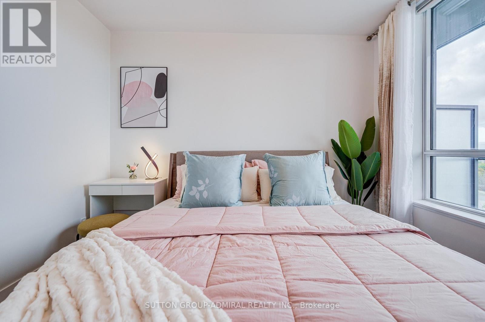 












912 - 7 KENASTON GARDENS

,
Toronto (Bayview Village),




Ontario
M2K1G7

