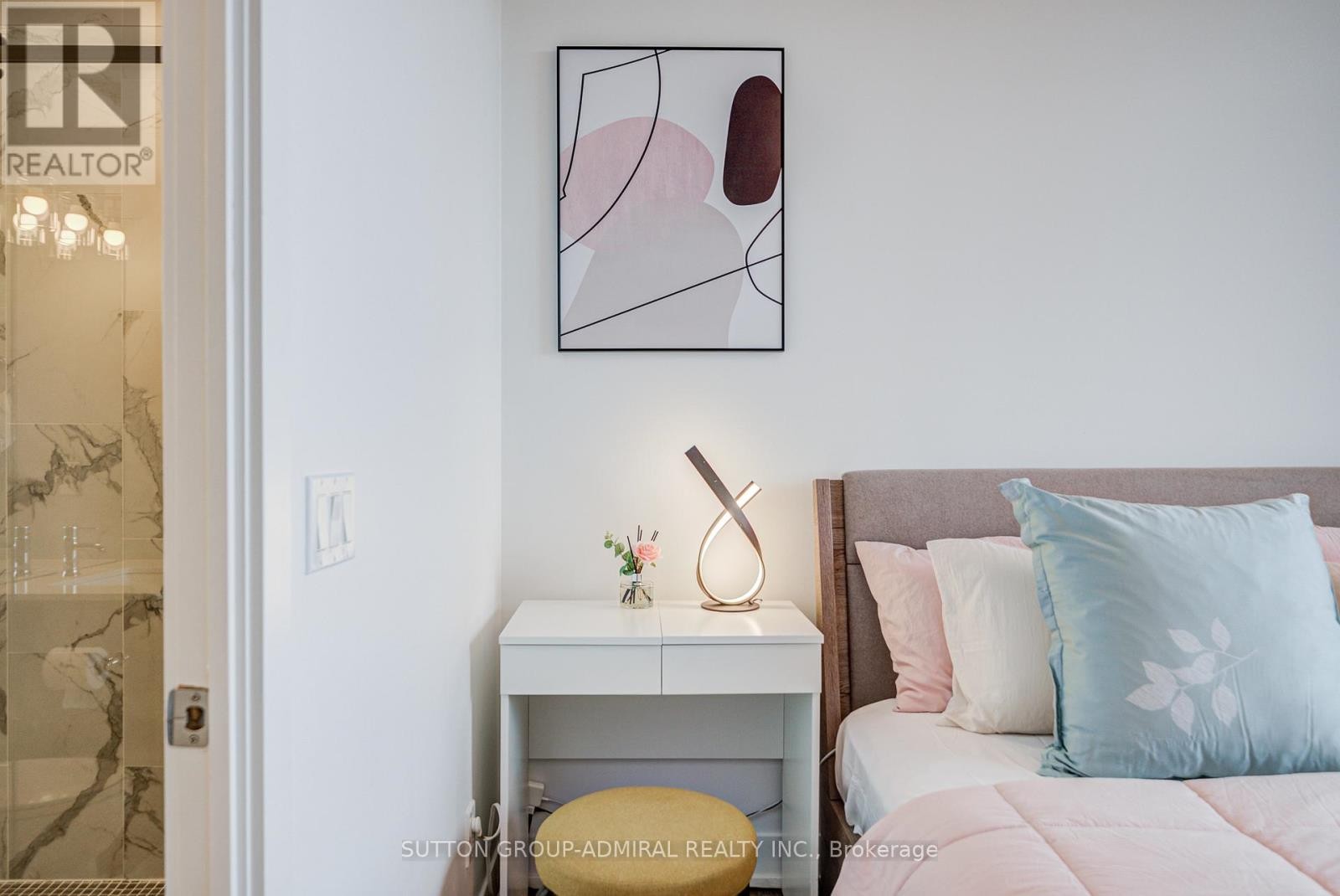 












912 - 7 KENASTON GARDENS

,
Toronto (Bayview Village),




Ontario
M2K1G7

