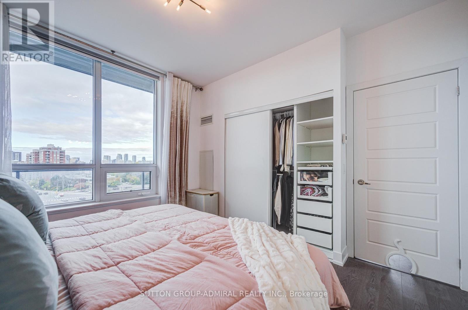 












912 - 7 KENASTON GARDENS

,
Toronto (Bayview Village),




Ontario
M2K1G7

