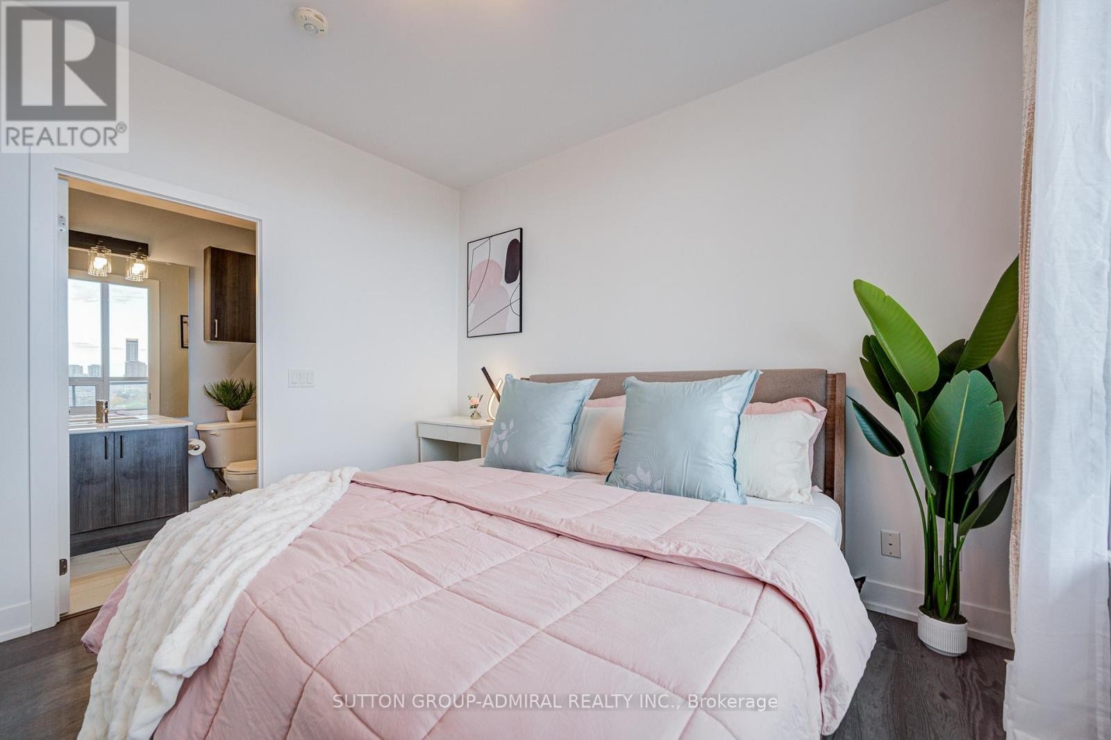 












912 - 7 KENASTON GARDENS

,
Toronto (Bayview Village),




Ontario
M2K1G7

