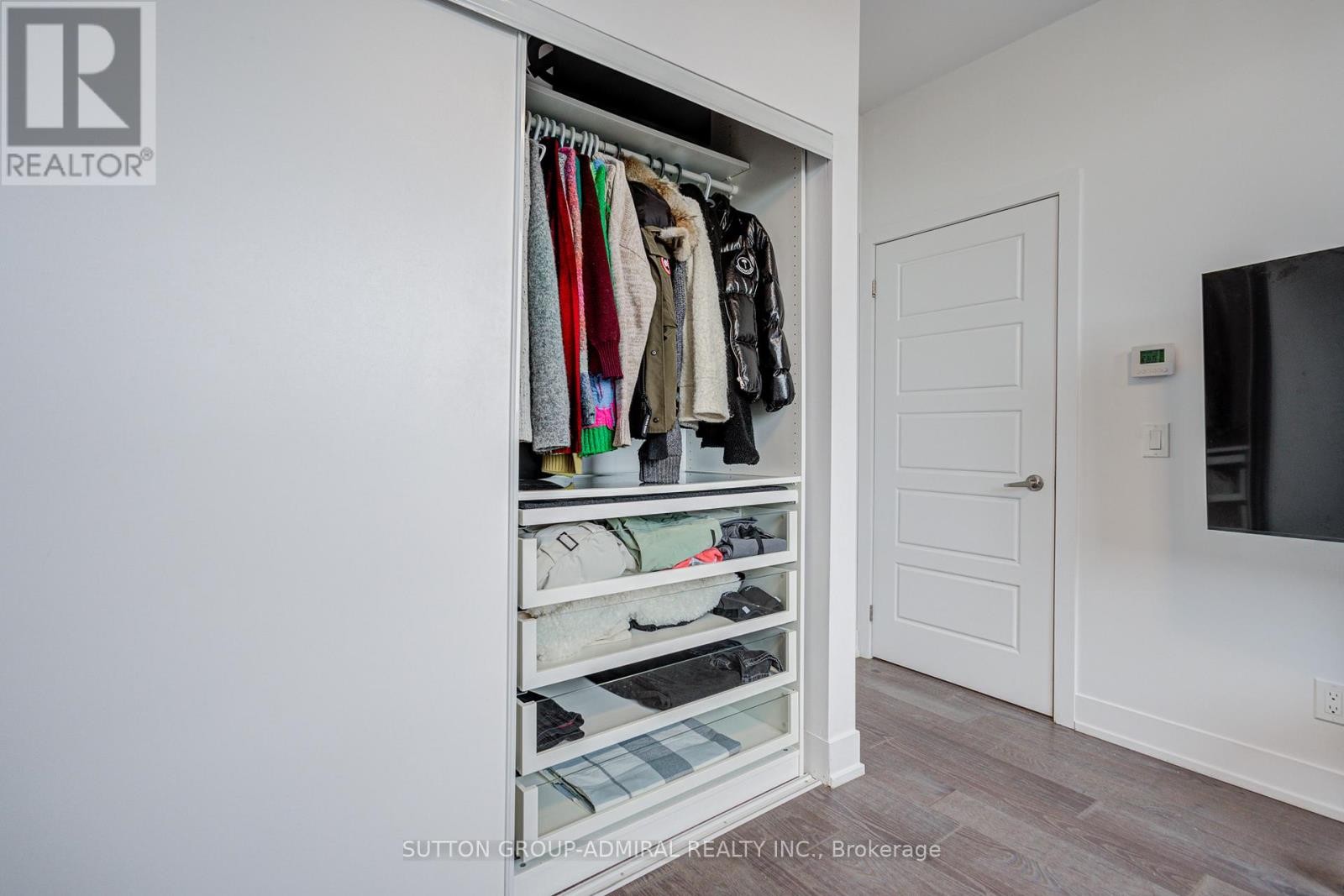 












912 - 7 KENASTON GARDENS

,
Toronto (Bayview Village),




Ontario
M2K1G7

