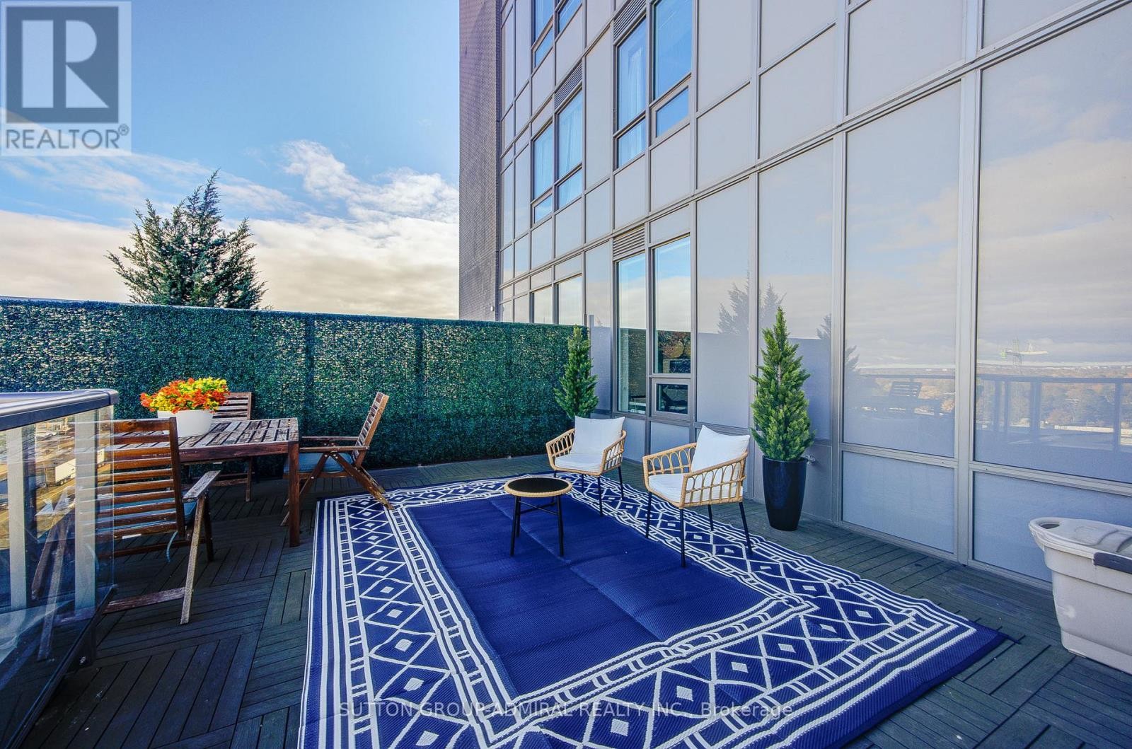 












912 - 7 KENASTON GARDENS

,
Toronto (Bayview Village),




Ontario
M2K1G7

