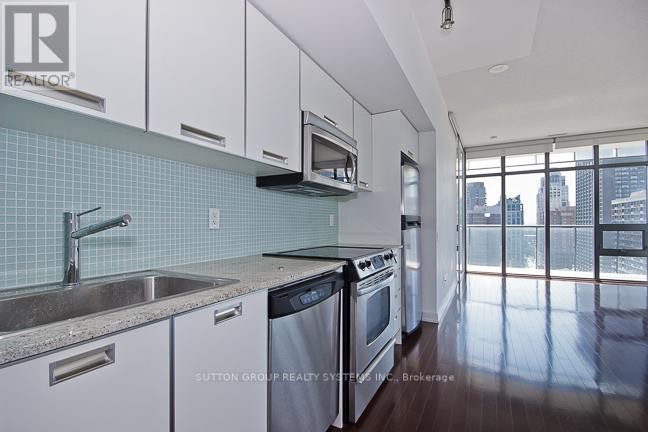 












1609 - 33 CHARLES STREET E

,
Toronto (Church-Yonge Corridor),




Ontario
M4Y1R9

