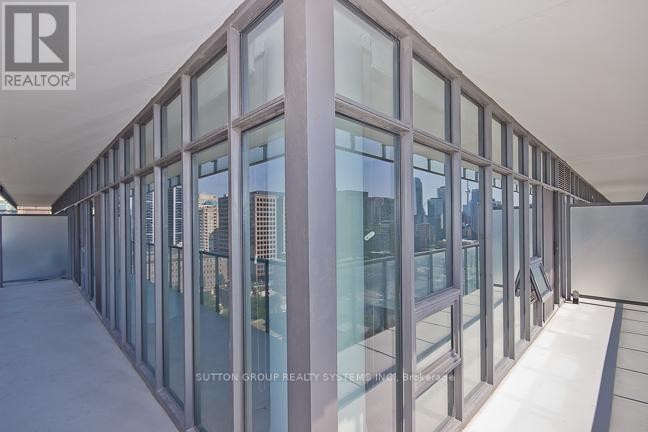 












1609 - 33 CHARLES STREET E

,
Toronto (Church-Yonge Corridor),




Ontario
M4Y1R9

