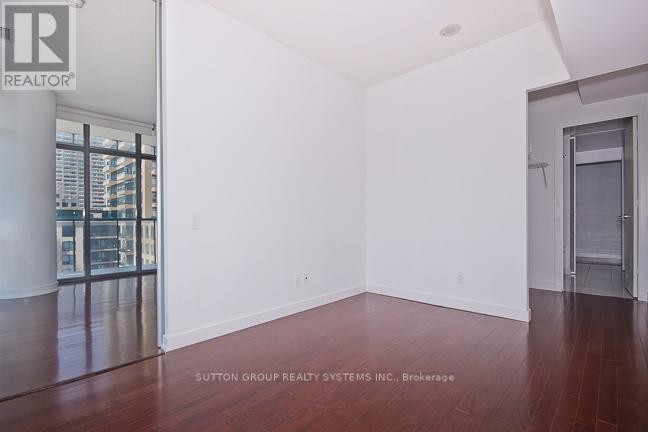 












1609 - 33 CHARLES STREET E

,
Toronto (Church-Yonge Corridor),




Ontario
M4Y1R9

