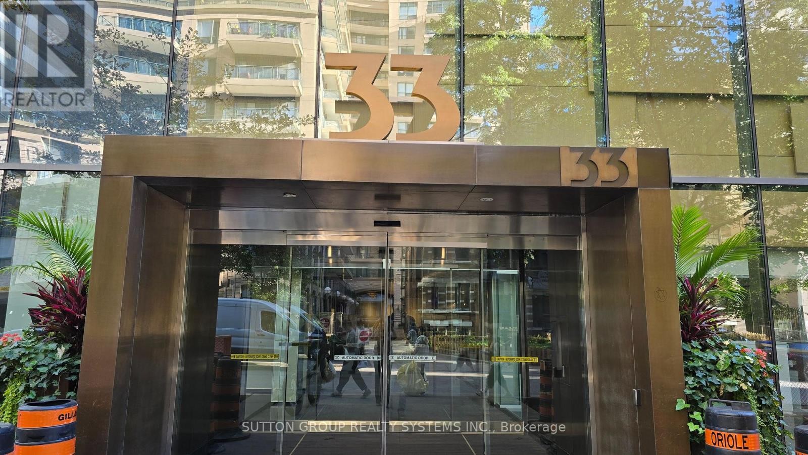 












1609 - 33 CHARLES STREET E

,
Toronto (Church-Yonge Corridor),




Ontario
M4Y1R9

