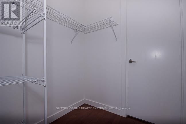 












1609 - 33 CHARLES STREET E

,
Toronto (Church-Yonge Corridor),




Ontario
M4Y1R9

