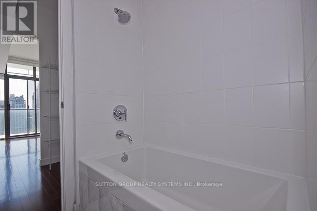 












1609 - 33 CHARLES STREET E

,
Toronto (Church-Yonge Corridor),




Ontario
M4Y1R9

