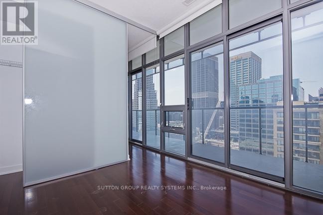 












1609 - 33 CHARLES STREET E

,
Toronto (Church-Yonge Corridor),




Ontario
M4Y1R9

