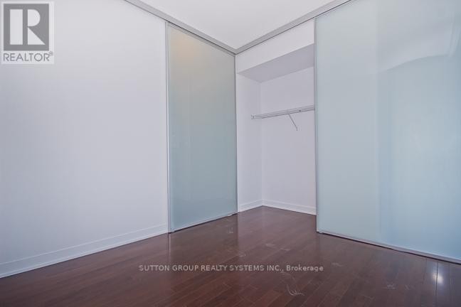 












1609 - 33 CHARLES STREET E

,
Toronto (Church-Yonge Corridor),




Ontario
M4Y1R9

