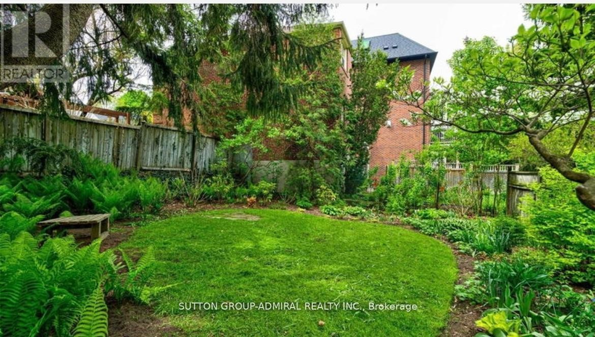 












50 CARDIFF ROAD

,
Toronto (Bridle Path-Sunnybrook-York Mills),




Ontario
M4P2P2

