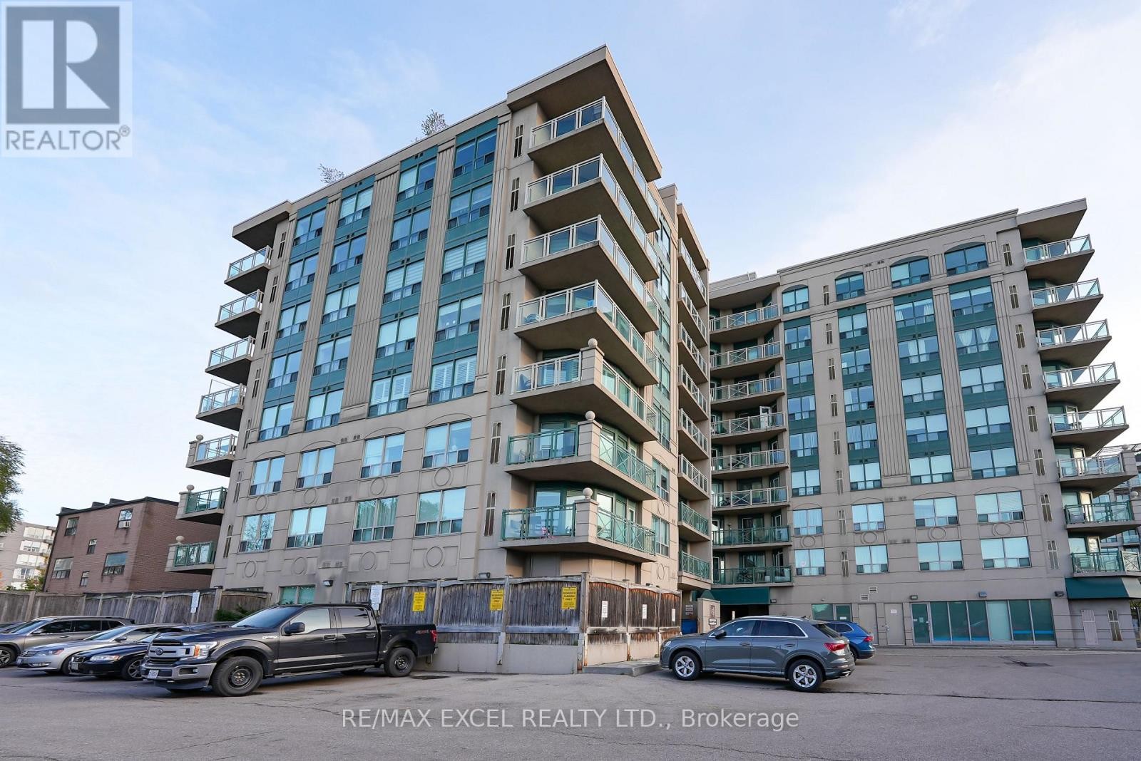 












711 - 920 SHEPPARD AVENUE W

,
Toronto (Bathurst Manor),




Ontario
M3H0A2

